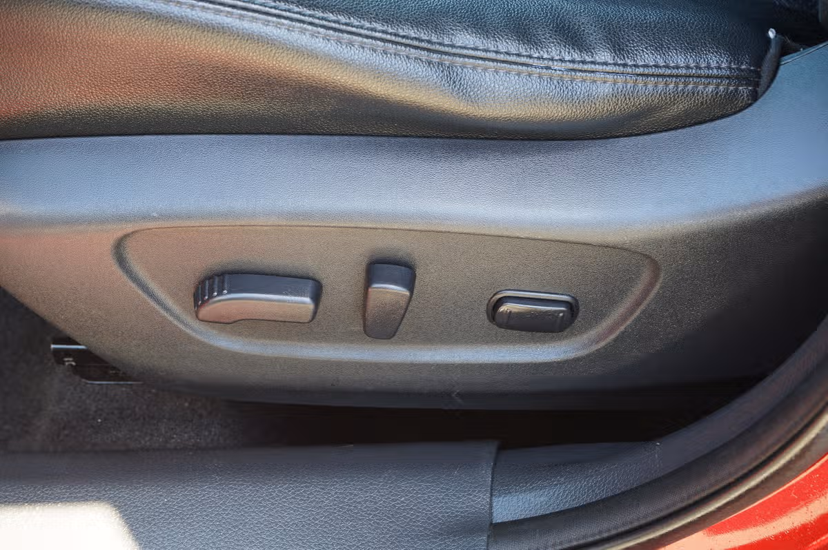 2016 Nissan Rogue SL Crossover Image 18