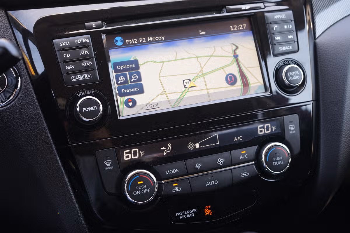 2016 Nissan Rogue SL Crossover Image 24