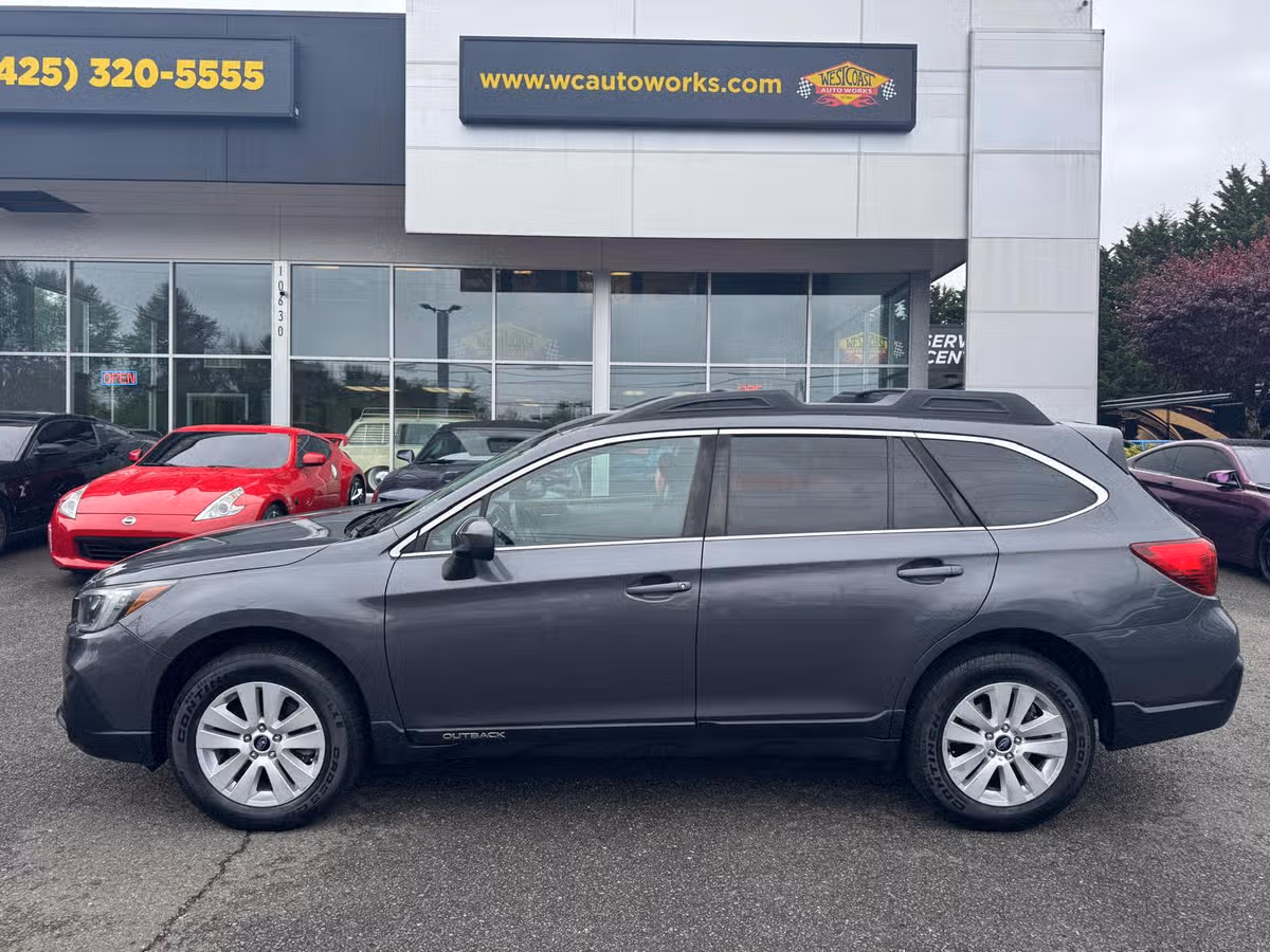 2019 Subaru Outback 2.5i Premium Crossover Image 2