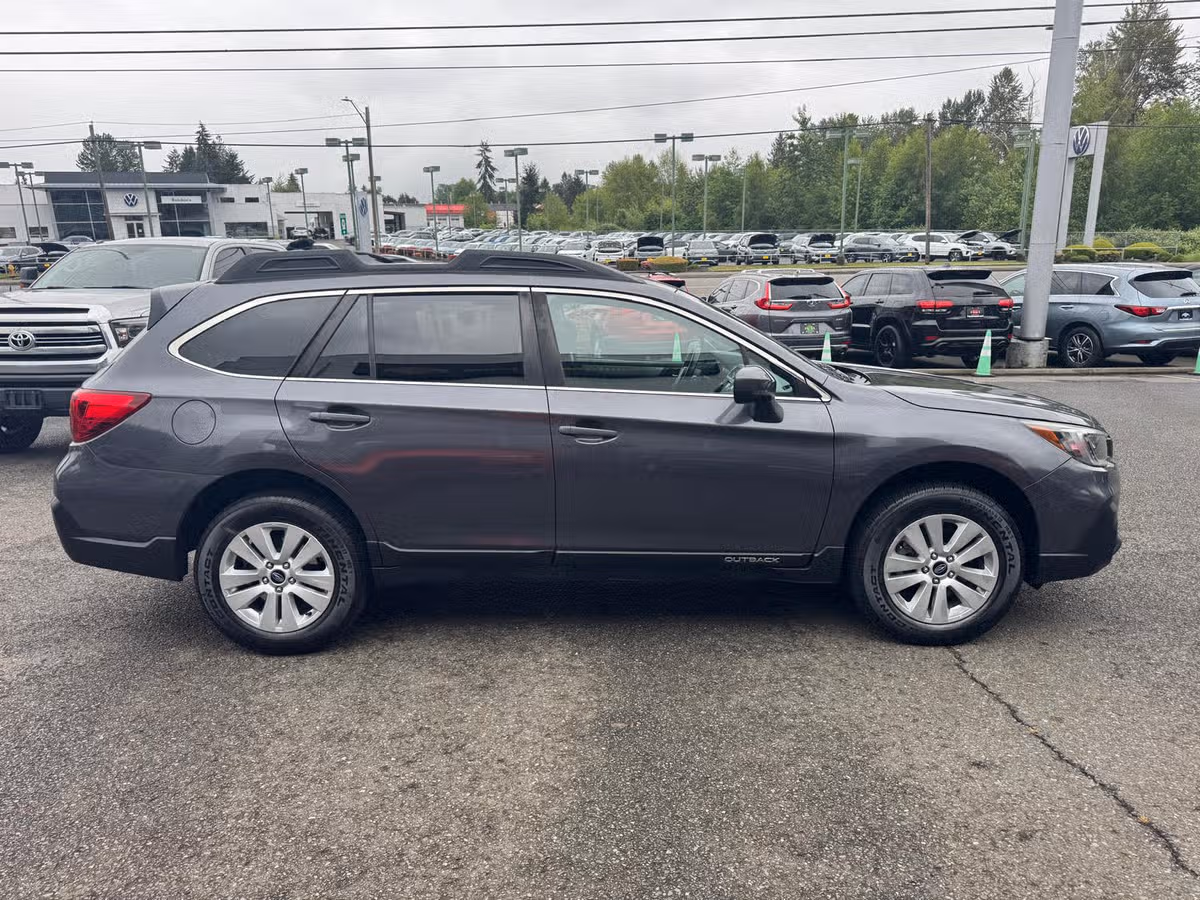 2019 Subaru Outback 2.5i Premium Crossover Image 4