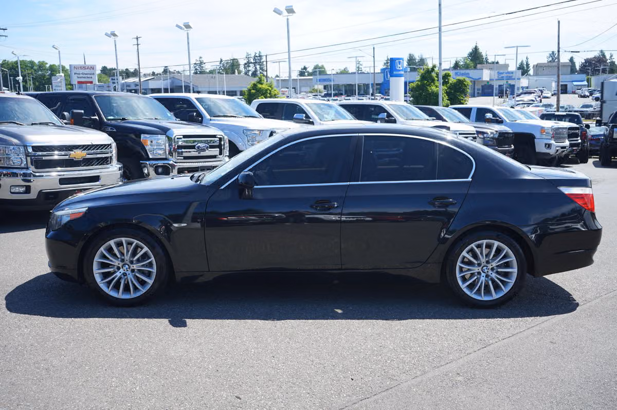2007 BMW 5 Series 525i Image 2