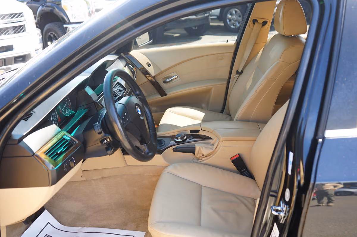 2007 BMW 5 Series 525i Image 11