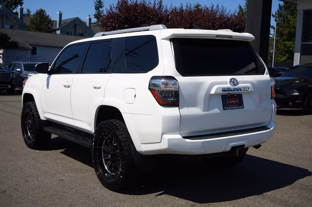 2018 Toyota 4Runner SR5 Image 3