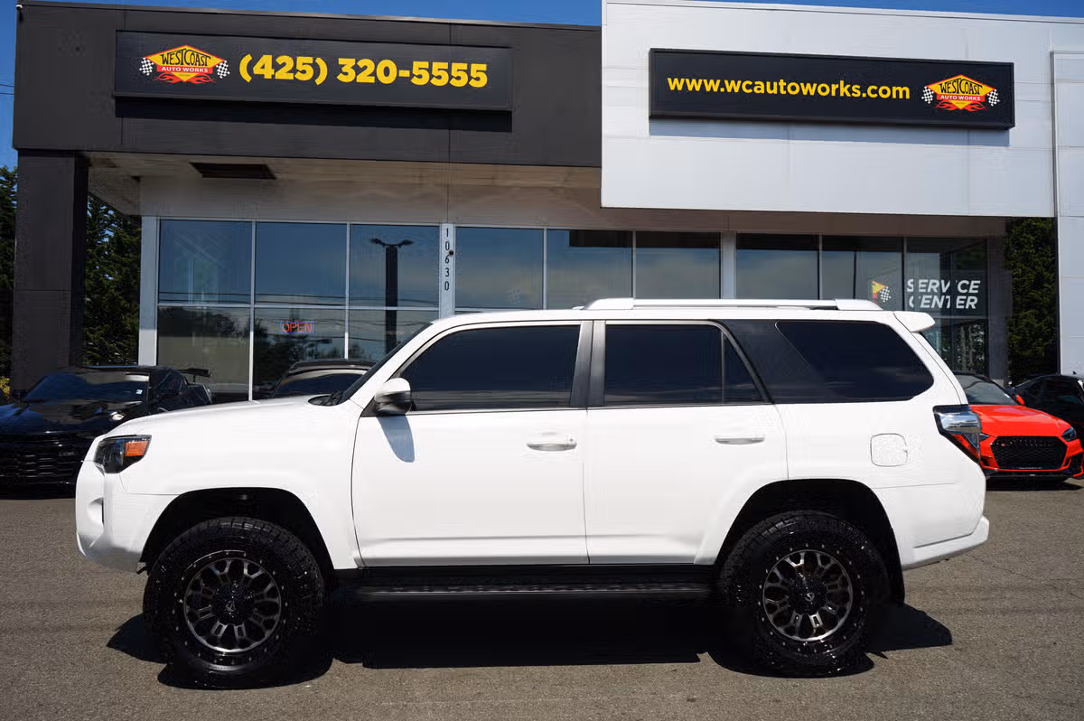 2018 Toyota 4Runner SR5 Image 2