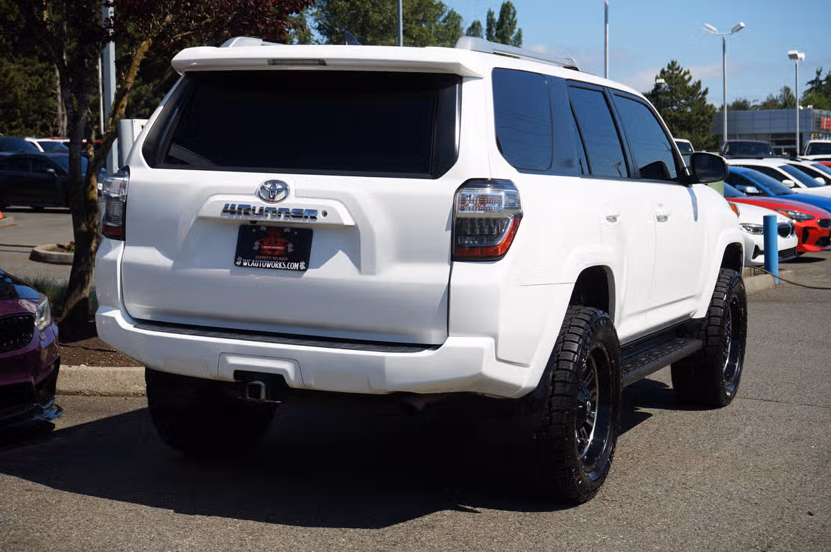 2018 Toyota 4Runner SR5 Image 4
