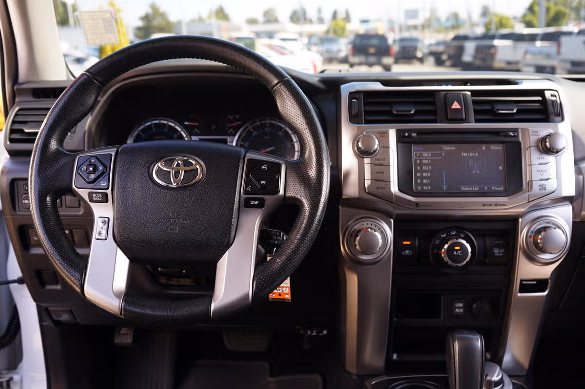2018 Toyota 4Runner SR5 Image 16