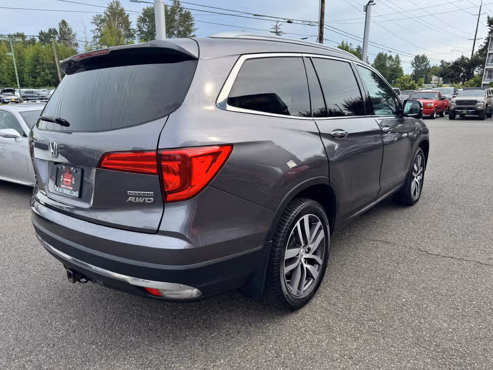 2017 Honda Pilot Touring Image 5
