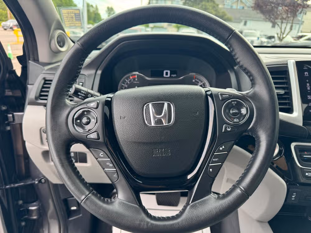 2017 Honda Pilot Touring Image 17