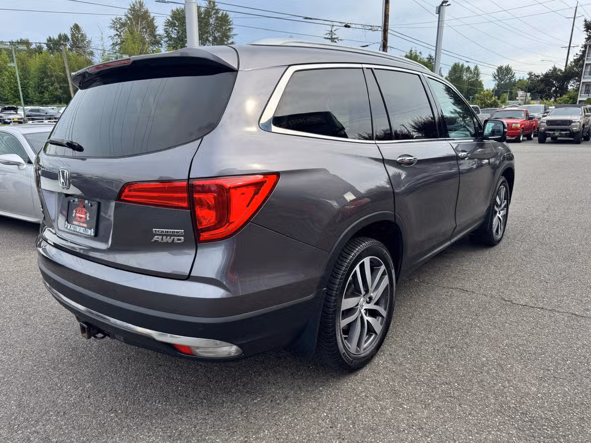 2017 Honda Pilot Touring Image 5