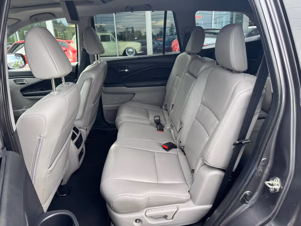 2017 Honda Pilot Touring Image 10