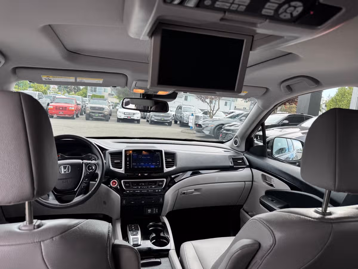 2017 Honda Pilot Touring Image 12