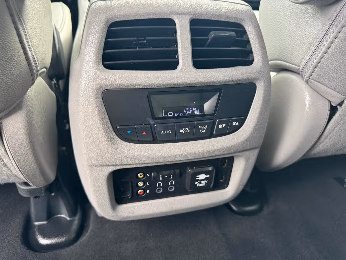 2017 Honda Pilot Touring Image 14