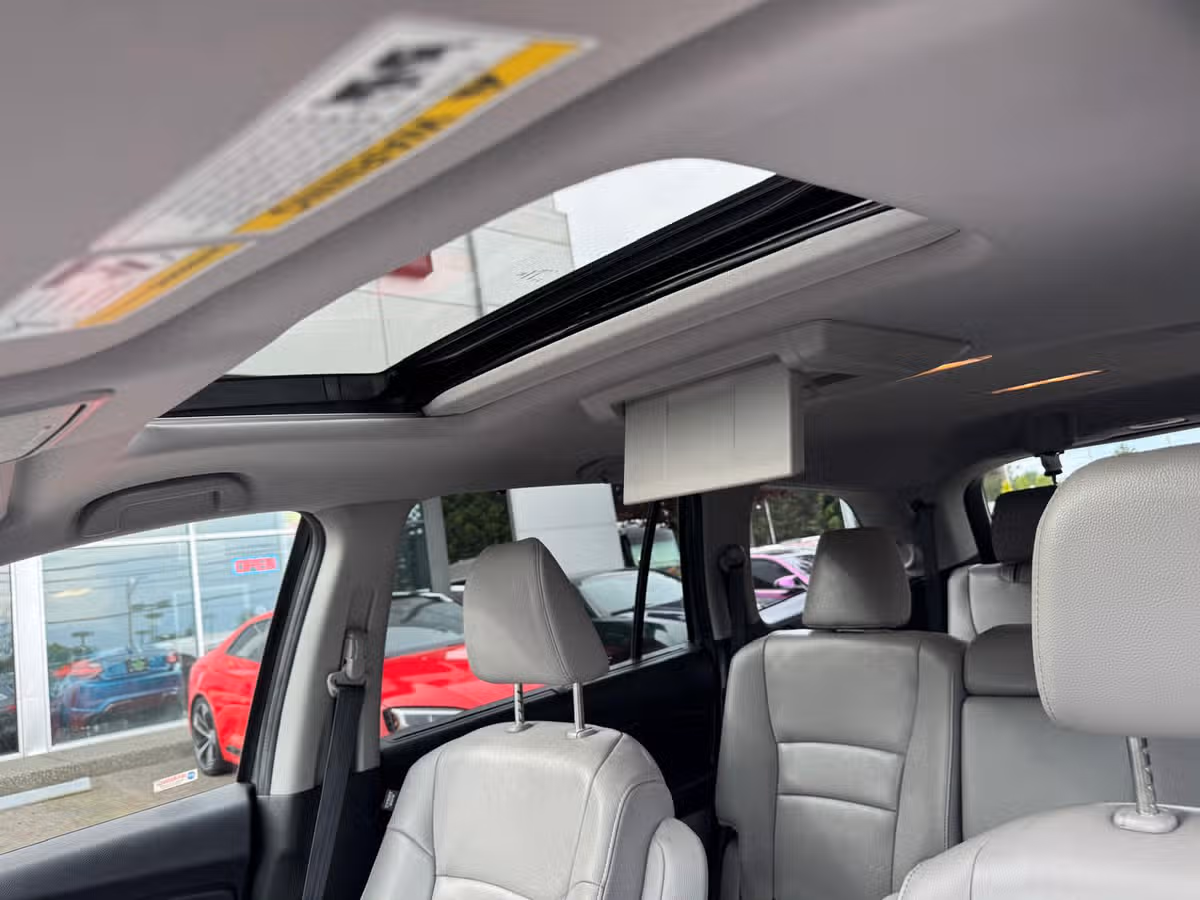 2017 Honda Pilot Touring Image 16