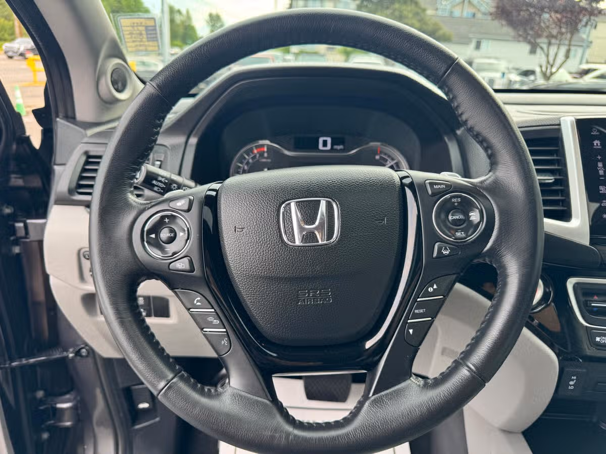 2017 Honda Pilot Touring Image 17