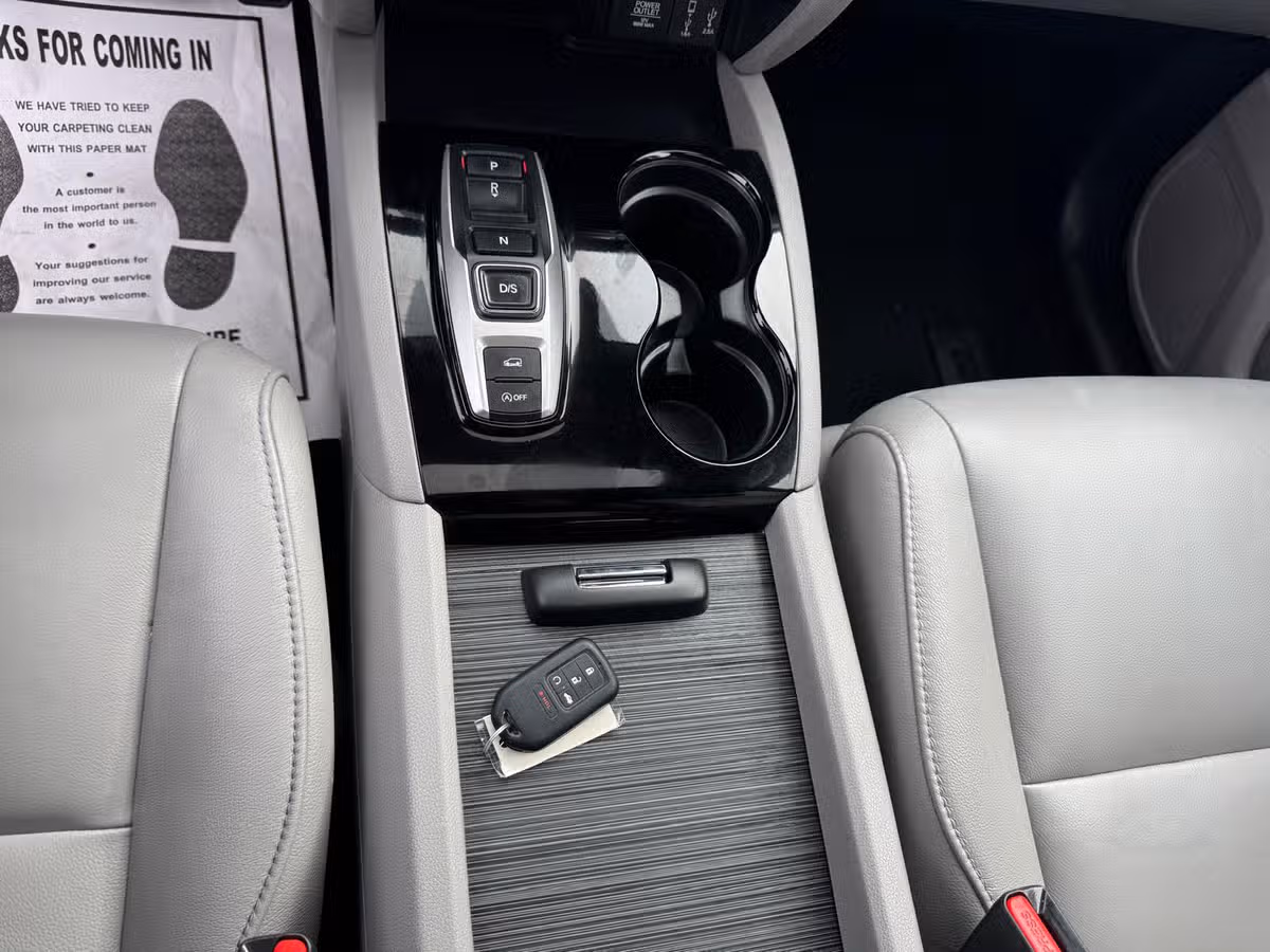 2017 Honda Pilot Touring Image 18