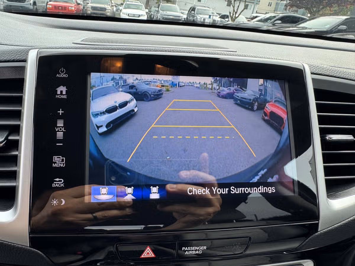 2017 Honda Pilot Touring Image 21