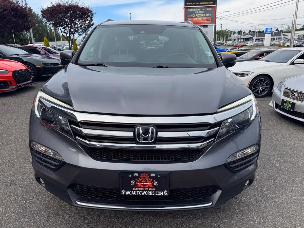 2017 Honda Pilot Touring Image 3