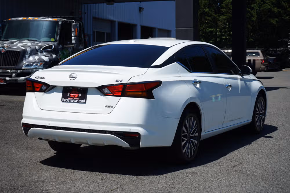 2023 Nissan Altima 2.5 SV Image 3