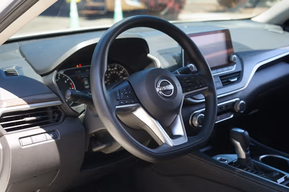 2023 Nissan Altima 2.5 SV Image 8