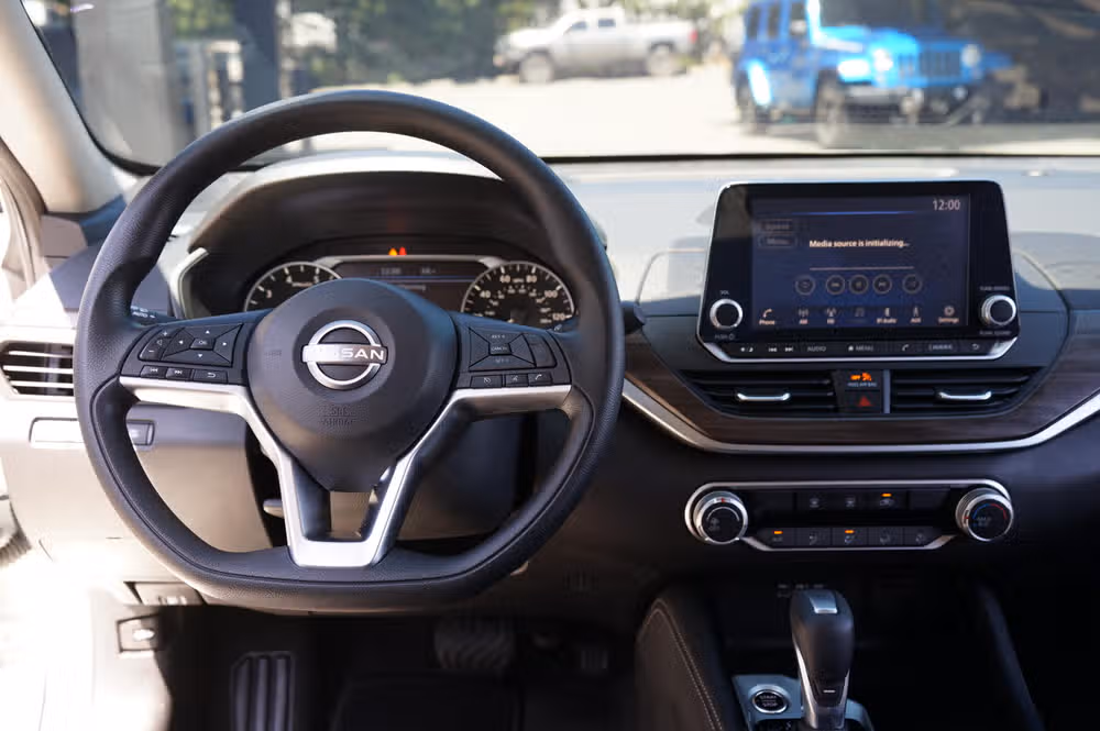 2023 Nissan Altima 2.5 SV Image 12