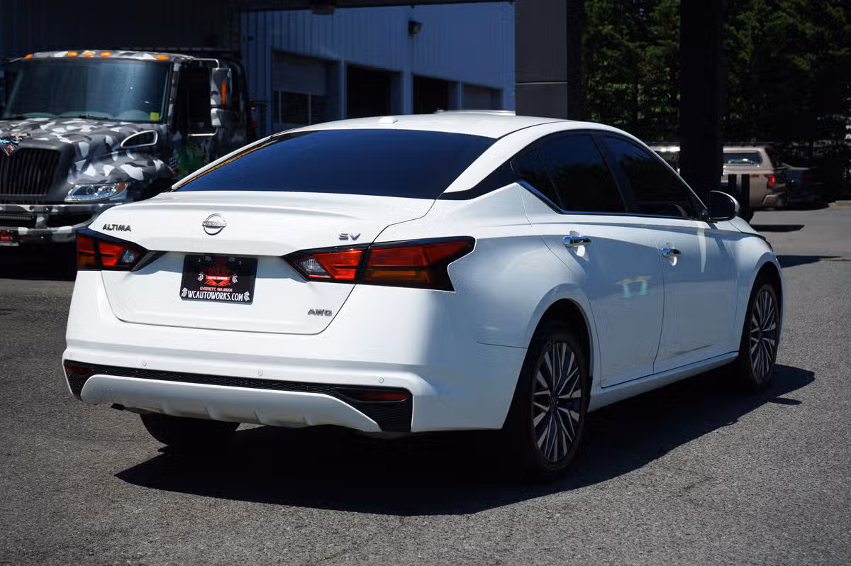 2023 Nissan Altima 2.5 SV Image 3