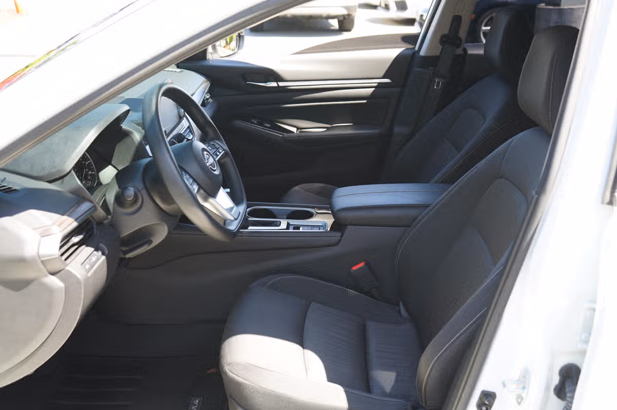 2023 Nissan Altima 2.5 SV Image 10