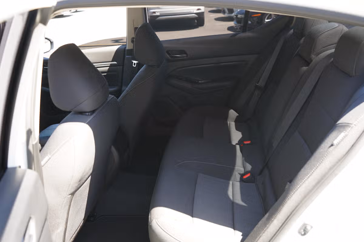 2023 Nissan Altima 2.5 SV Image 11