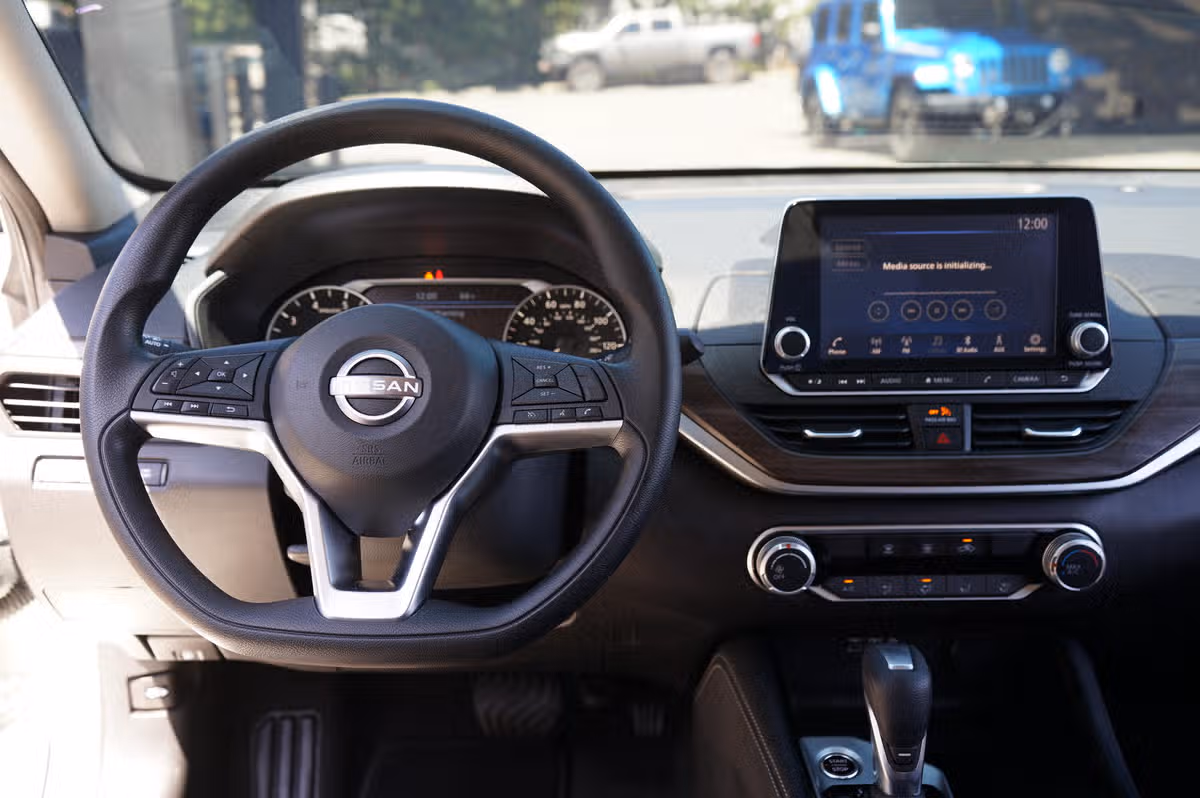 2023 Nissan Altima 2.5 SV Image 12