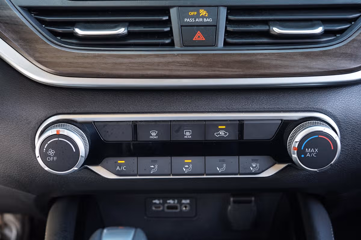 2023 Nissan Altima 2.5 SV Image 15