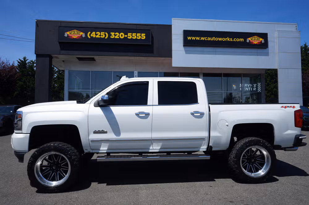 2016 Chevrolet Silverado 1500 High Country Crew Cab Image 2