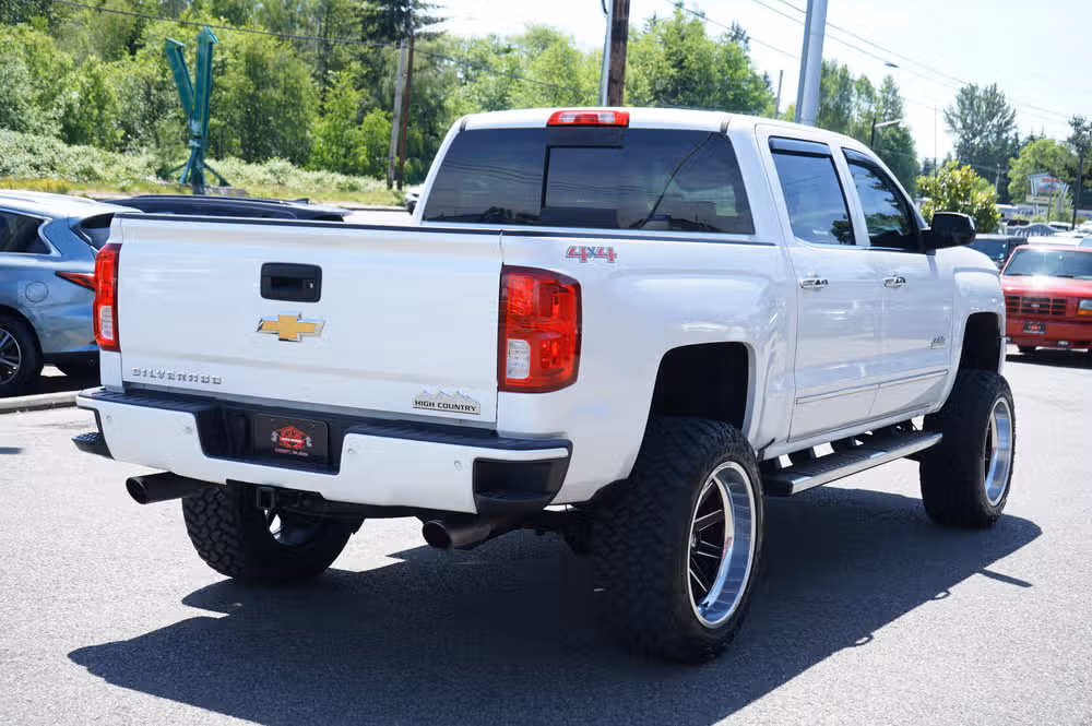 2016 Chevrolet Silverado 1500 High Country Crew Cab Image 5