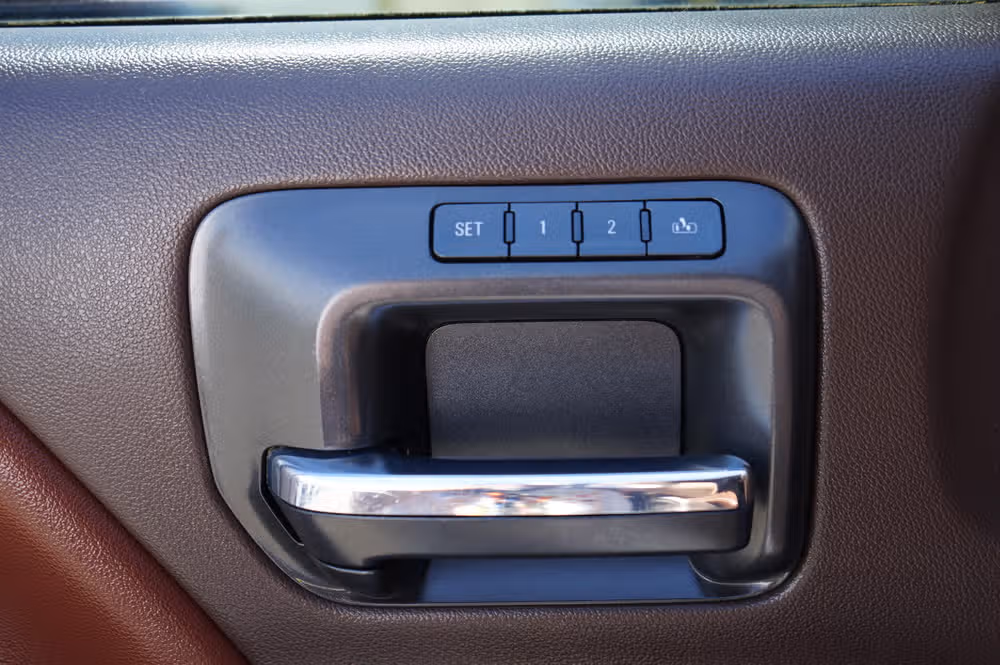 2016 Chevrolet Silverado 1500 High Country Crew Cab Image 11