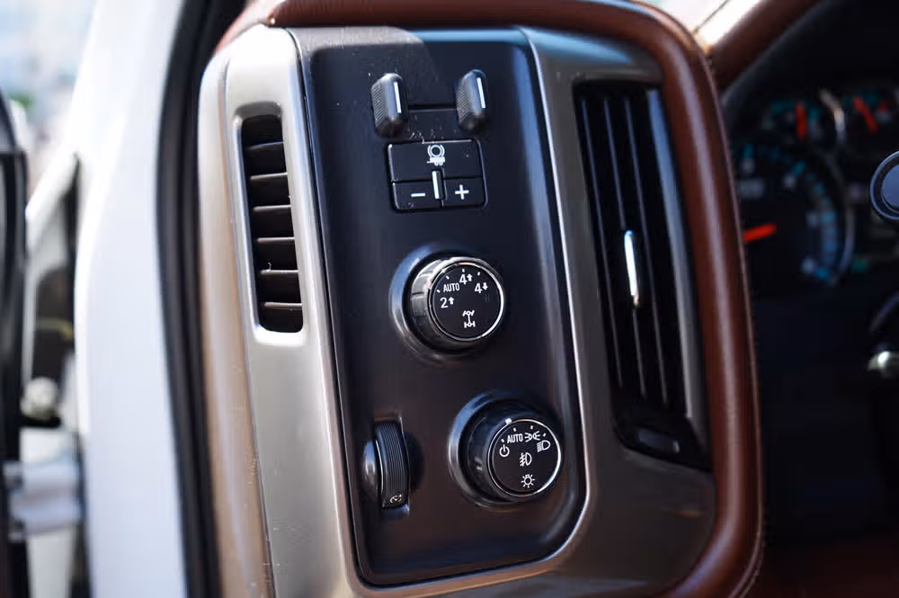 2016 Chevrolet Silverado 1500 High Country Crew Cab Image 13