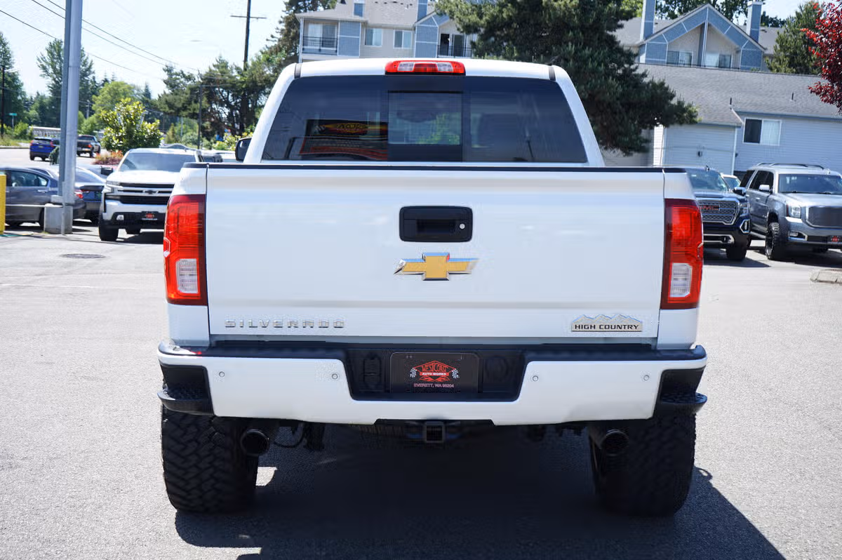 2016 Chevrolet Silverado 1500 High Country Crew Cab Image 4