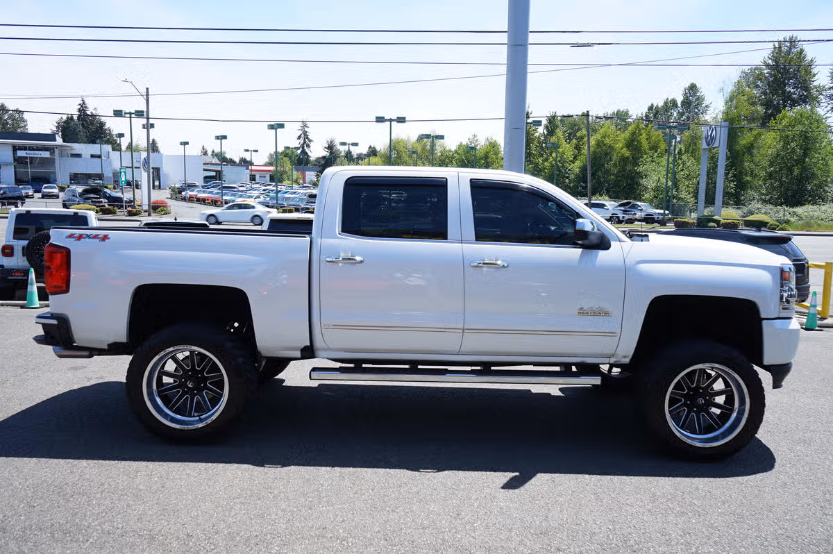 2016 Chevrolet Silverado 1500 High Country Crew Cab Image 6