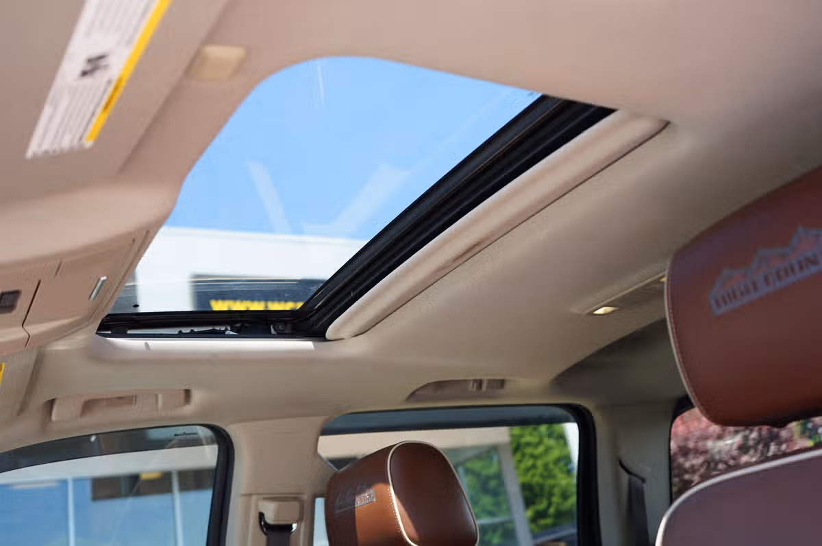 2016 Chevrolet Silverado 1500 High Country Crew Cab Image 18