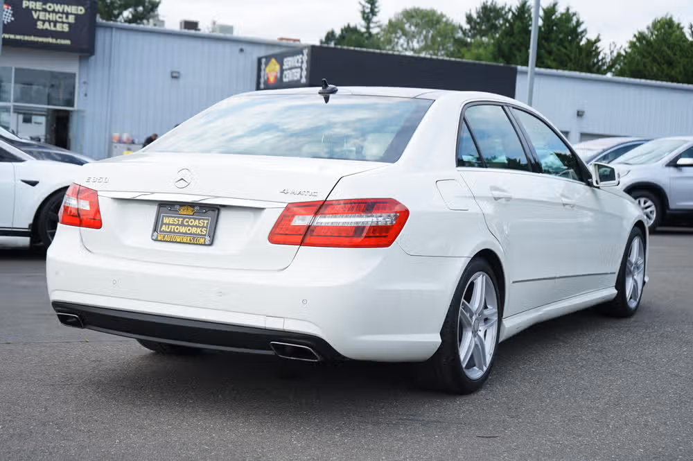 2011 Mercedes-Benz E-Class E 350 Luxury 4MATIC Image 5