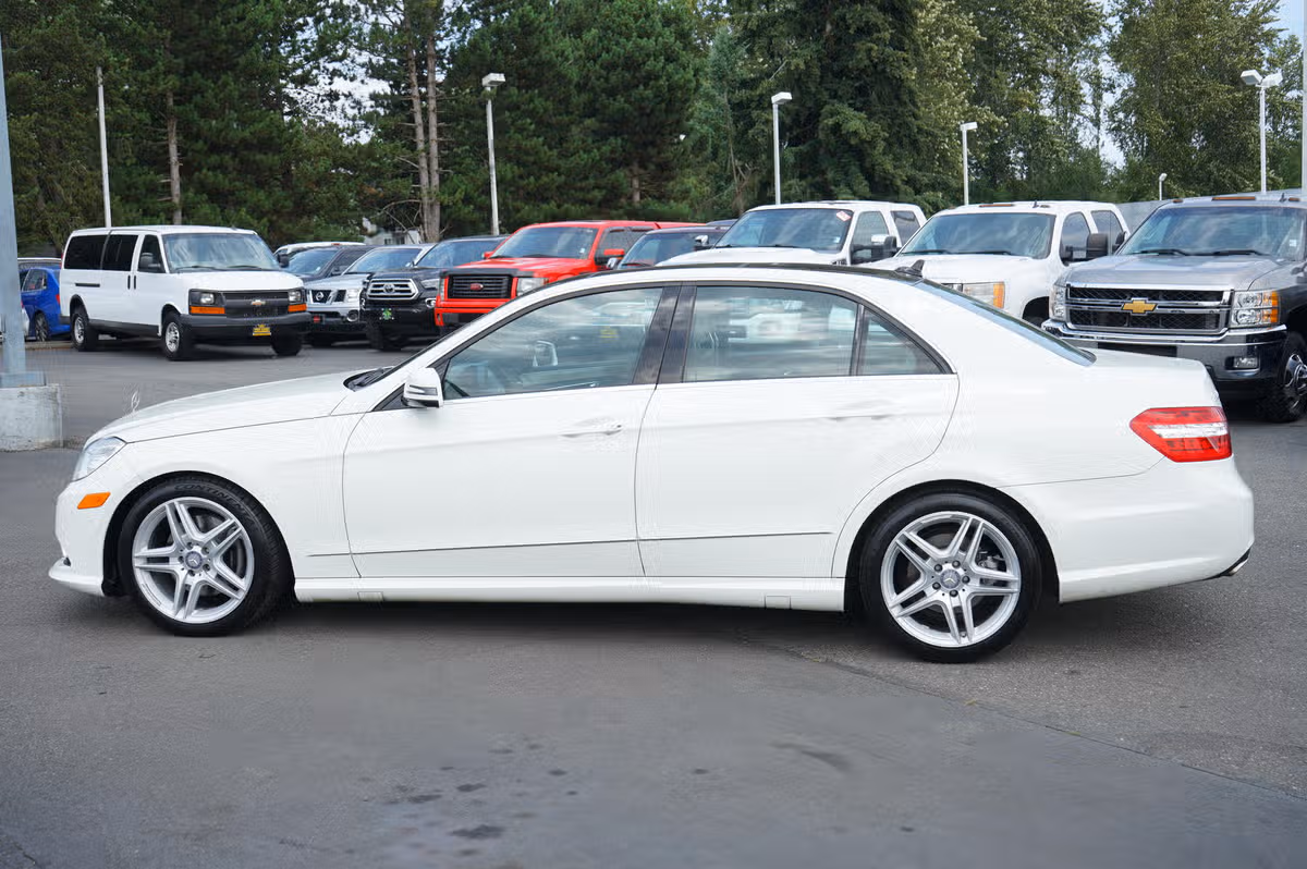 2011 Mercedes-Benz E-Class E 350 Luxury 4MATIC Image 2