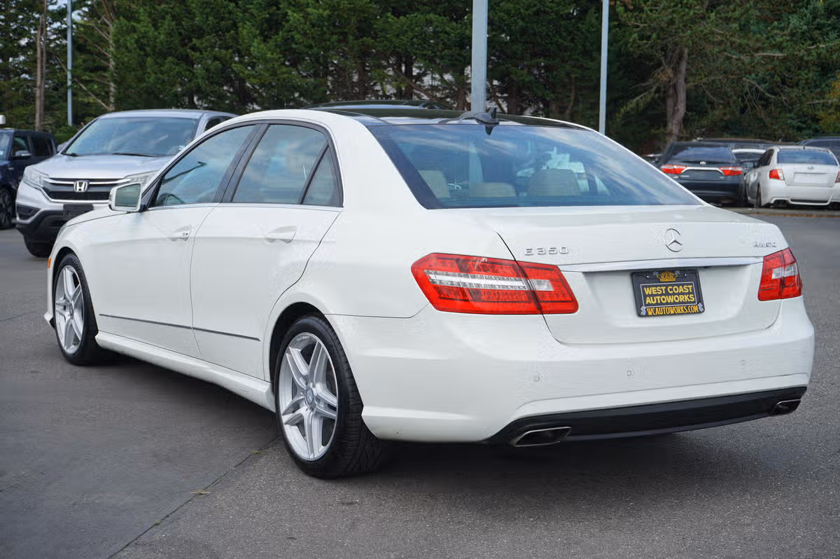 2011 Mercedes-Benz E-Class E 350 Luxury 4MATIC Image 3