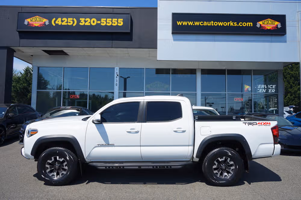 2019 Toyota Tacoma TRD Off-Road Double Cab Image 2