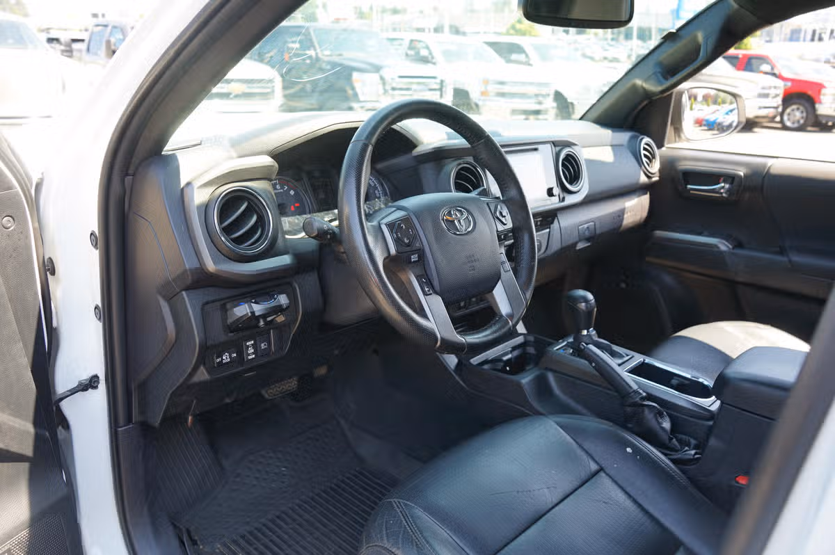 2019 Toyota Tacoma TRD Off-Road Double Cab Image 10