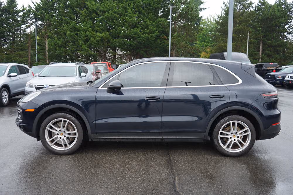 2021 Porsche Cayenne Base Image 2