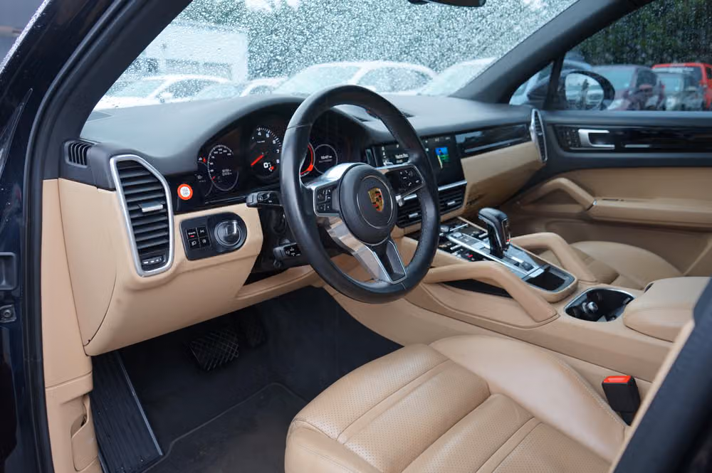 2021 Porsche Cayenne Base Image 12