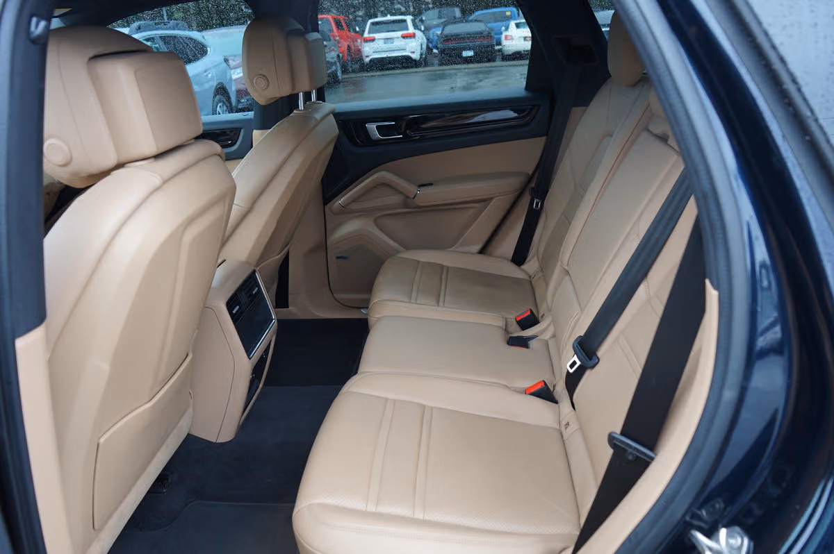 2021 Porsche Cayenne Base Image 16