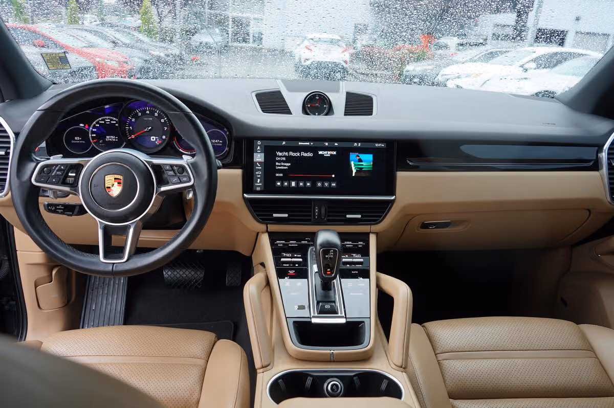 2021 Porsche Cayenne Base Image 17