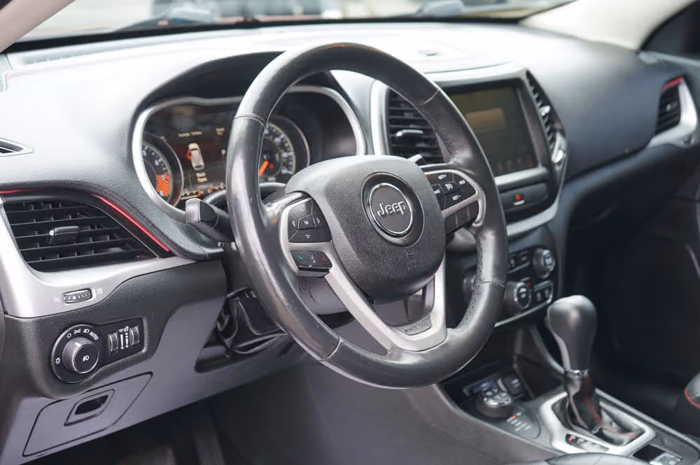 2015 Jeep Cherokee Trailhawk Image 11