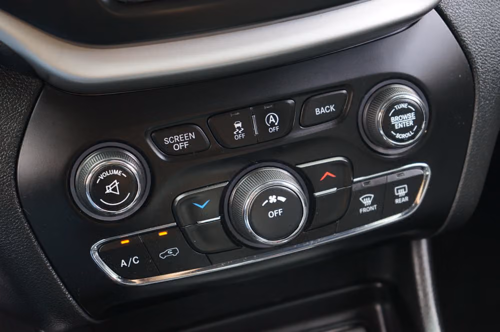 2015 Jeep Cherokee Trailhawk Image 19
