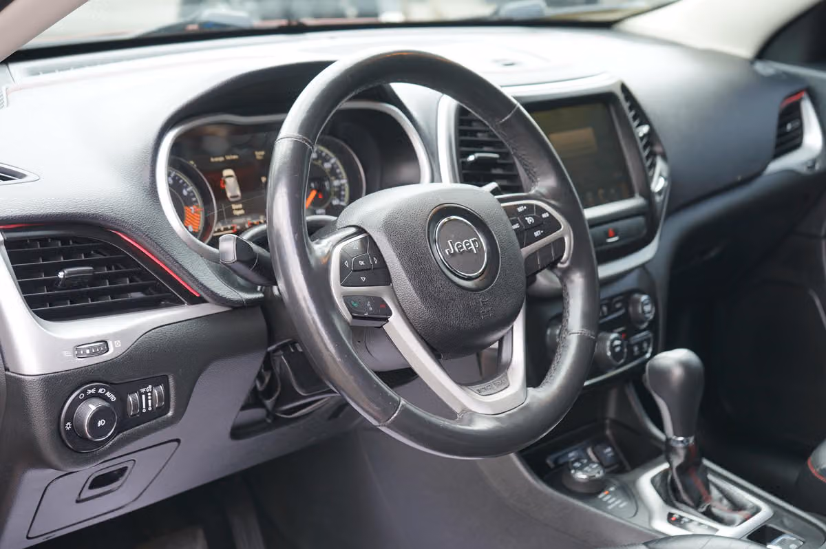 2015 Jeep Cherokee Trailhawk Image 11