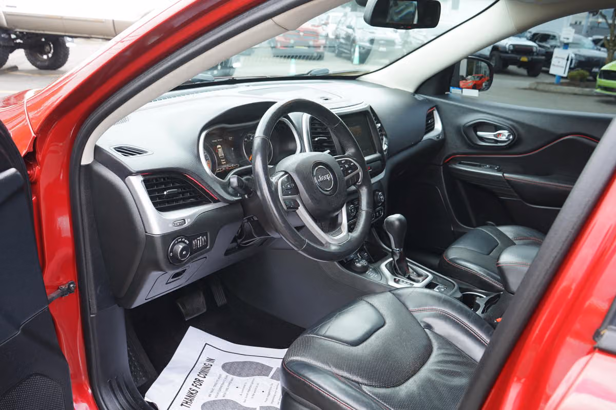 2015 Jeep Cherokee Trailhawk Image 12