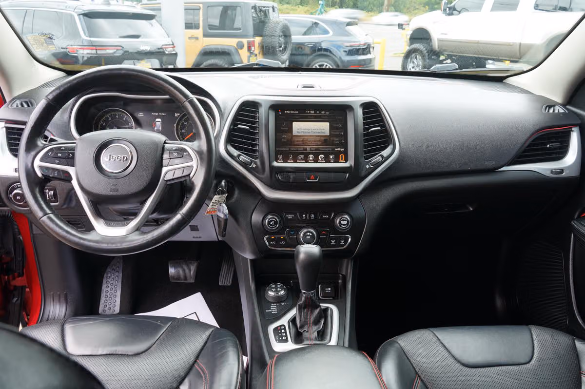 2015 Jeep Cherokee Trailhawk Image 14